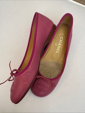 CHANEL Pink Lambskin Leather CC Logo Bow Ballet Flats